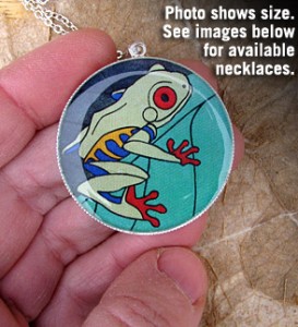 necklace-frog-hand-show-size-IMG_1389